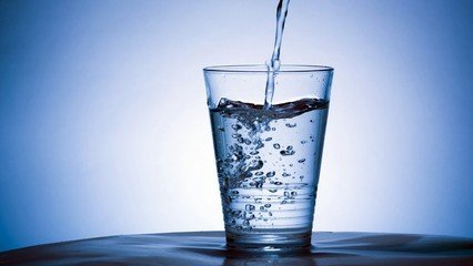 專家指出：水對(duì)健康的重要性，不可忽視。